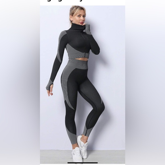 Chinese brand 2 piece-set Black/ White/Grey Crop Top & Legging - Size Small - Picture 1 of 5